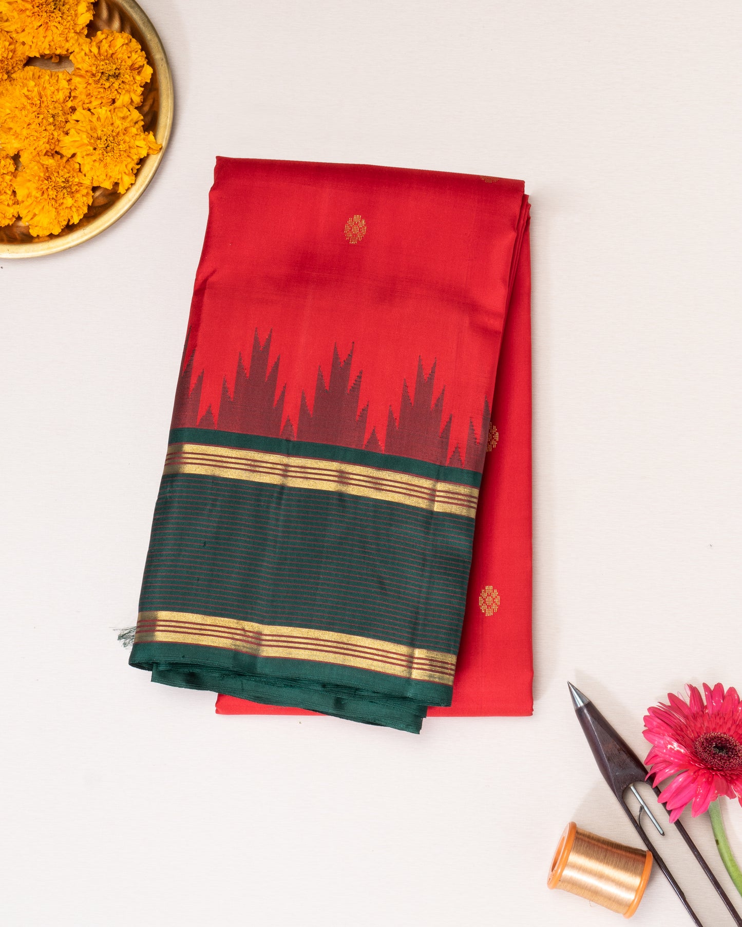 RED WITH GREEN COLOUR KANCHIPURAM KORVAI SILK SAREE